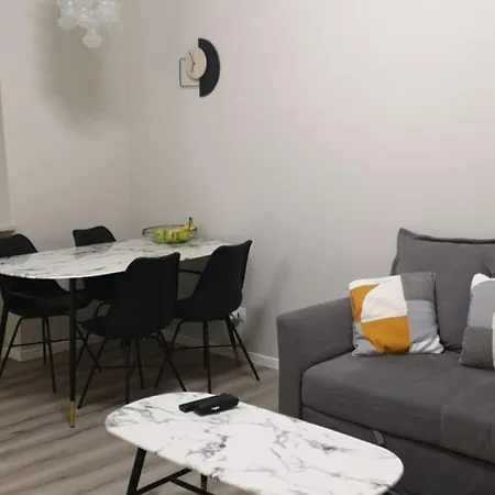 The Birdsong Between Two Lakes 公寓