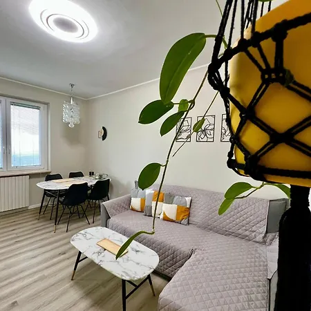 The Birdsong Between Two Lakes