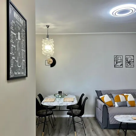 The Birdsong Between Two Lakes Apartment *