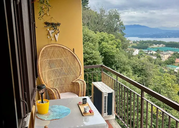 The Birdsong Between Two Lakes *